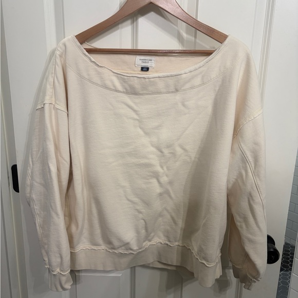 American Eagle Outfitters Tops - American Eagle Outfitters size Large Cream Scoop Neck Sweatshirt.Effortless